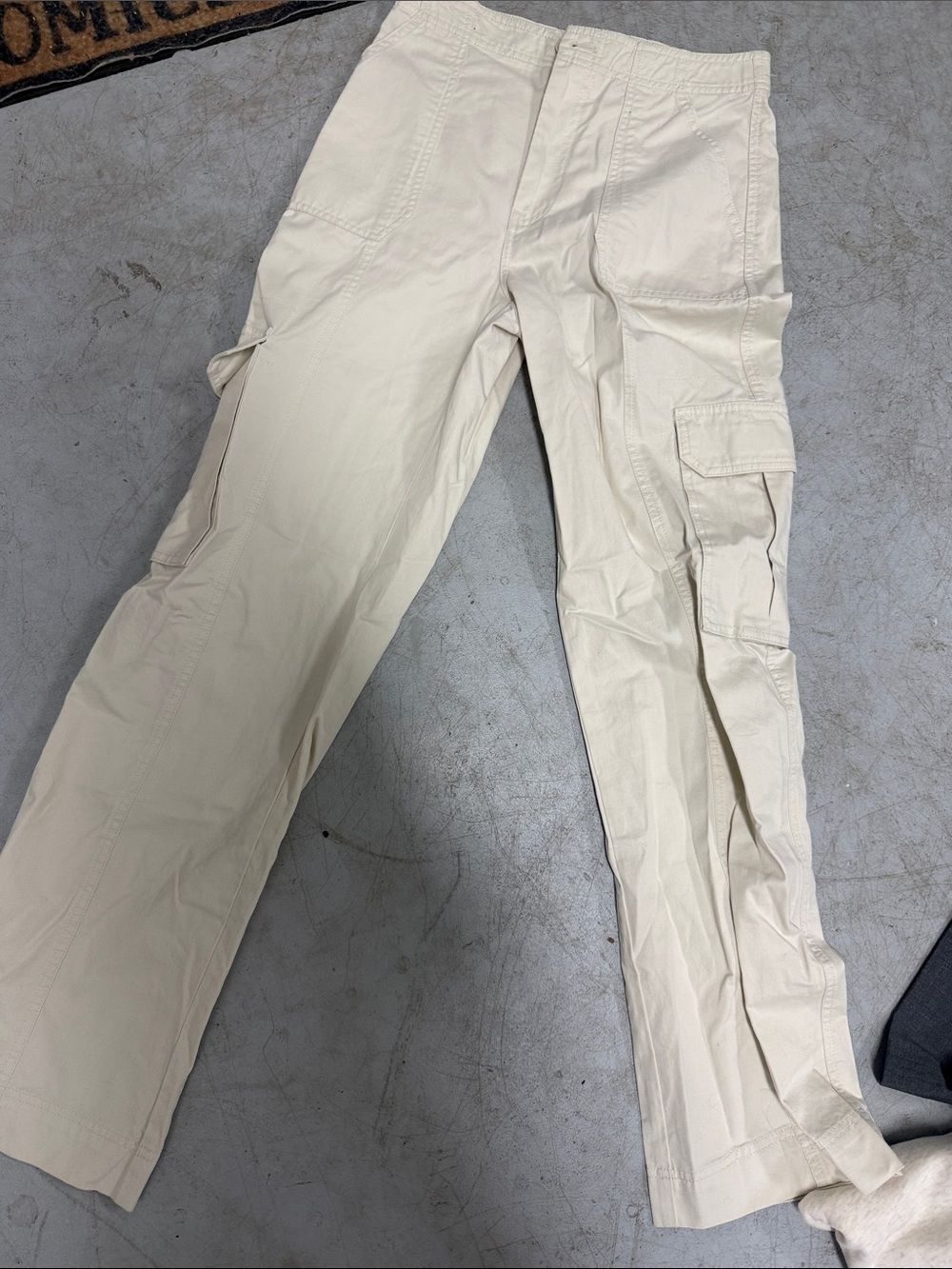 Abercrombie & Fitch Light Cargo Pants in Beige - Size 24 NWT - 00